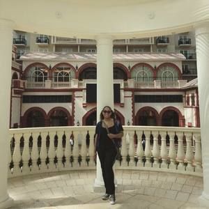 Meet your Posher, Ari